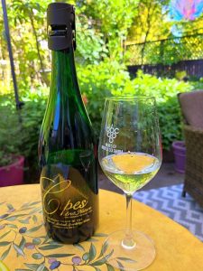 Summerhill CIpes Brut Nature on the patio