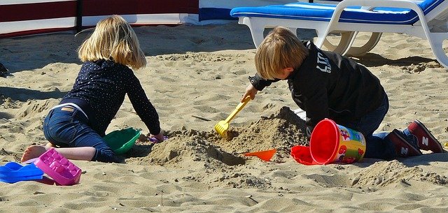 Children playing (Image by cocoparisienne from Pixabay)