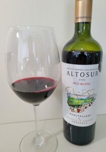 Finca Sophenia Family Altosur Red Blend 2020 with wine in glass