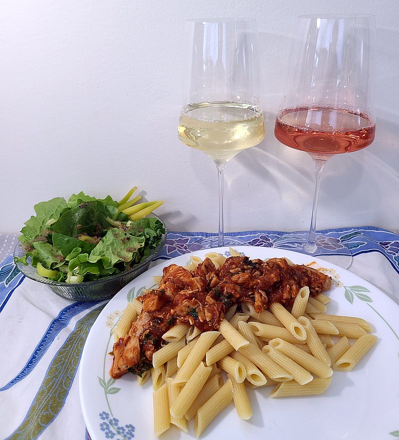 Hester Creek Columbia Valley Wines Paired with Fiery Chicken Arrabbiata from Sous Chef by Cardinal™ plated