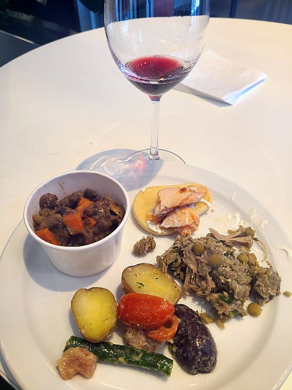 Maison Louis Jadot Beaujolais-Villages Combe aux Jacques 2024 with Bœuf Bourguignon, Saumon Fumé à chaud, Salade de Lentilles and Salade Niçoise