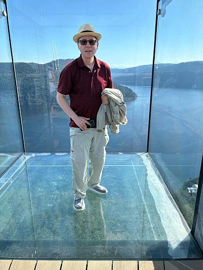 Karl MyWinePal at the Malahat SkyWalk overhang